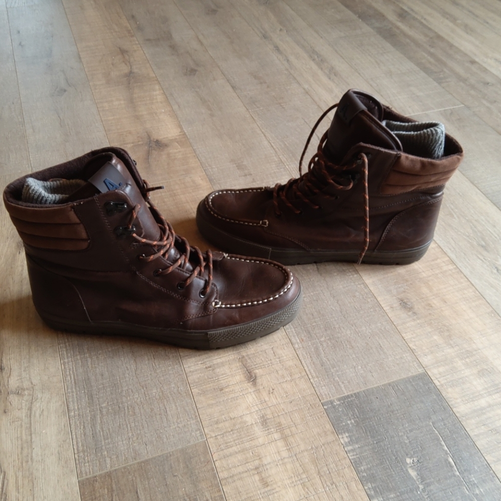 Boots - Picture 2 of 4
